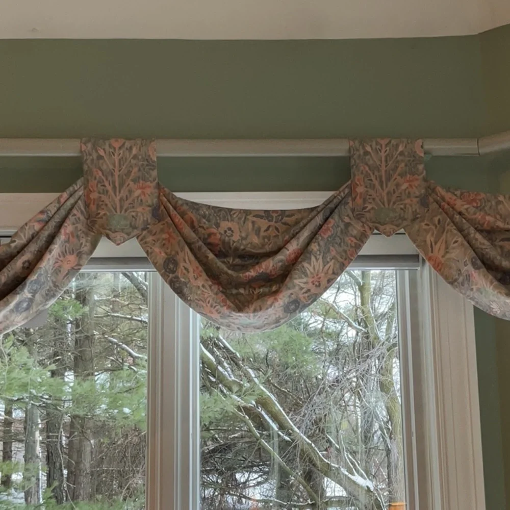 Custom Draperies Swags and Jabots